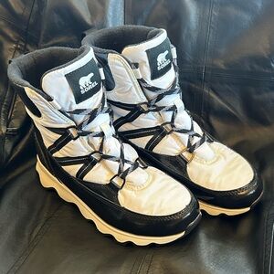 Sorel Kinetic Sport Waterproof Winter Boots Size 10